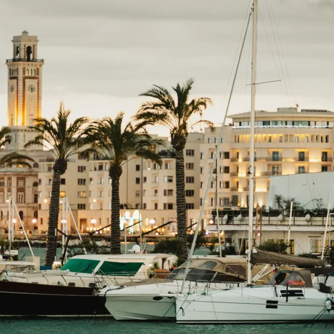 5 Encantos Imperdíveis em Bari e na Puglia Bari, Porto e Lungomare