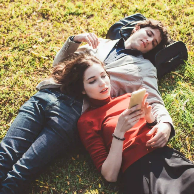 5 Razões para Comprar um eSIM Itália Antes da Sua Viagem eSim Italia, Casal